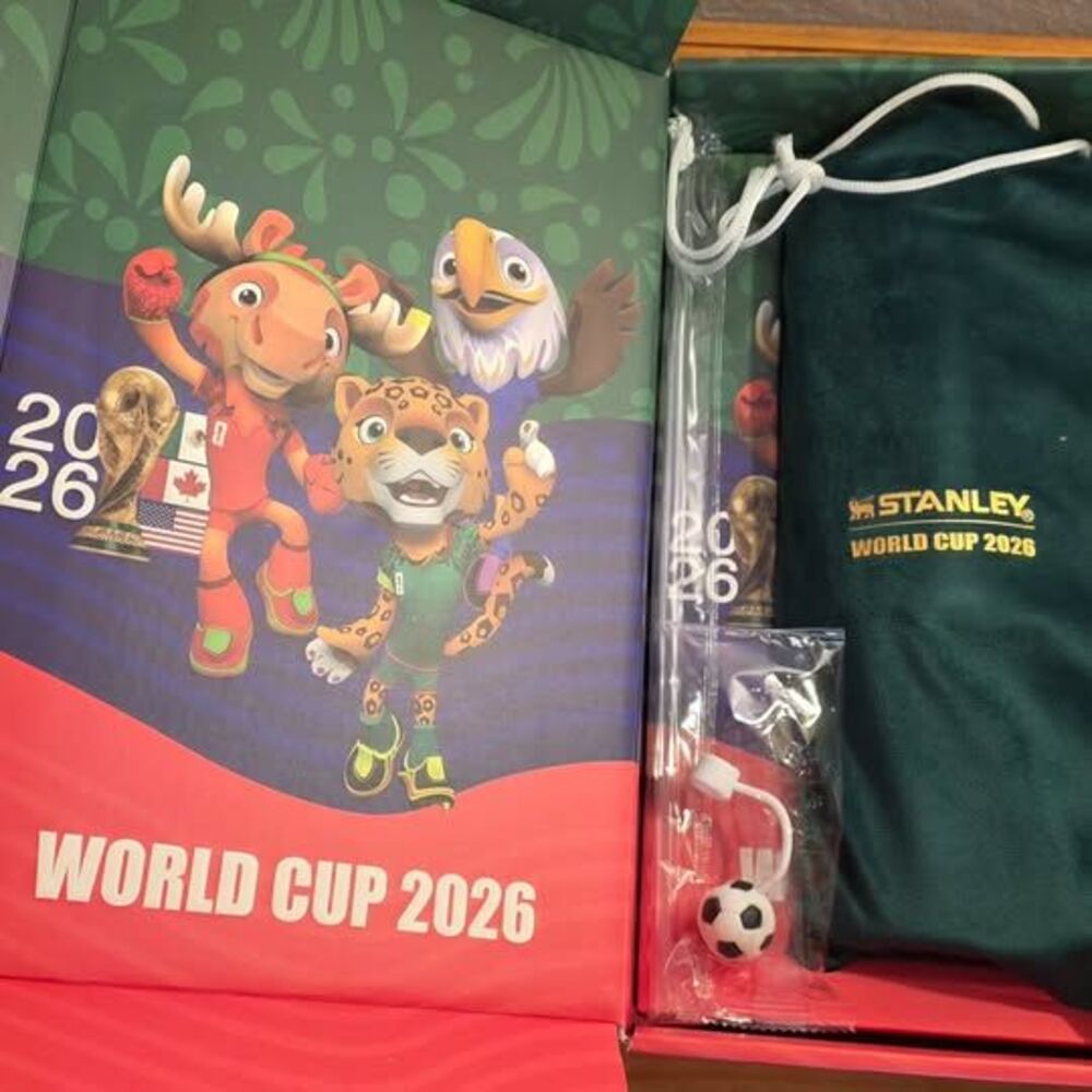Stanley FIFA World Cup 2026 Quencher H2.0 40oz Tumbler 1 Green and 1 Red - Picture 3 of 9